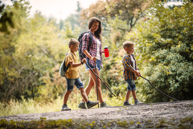 Familien-Wandern beim Urlaub in der Steiermark