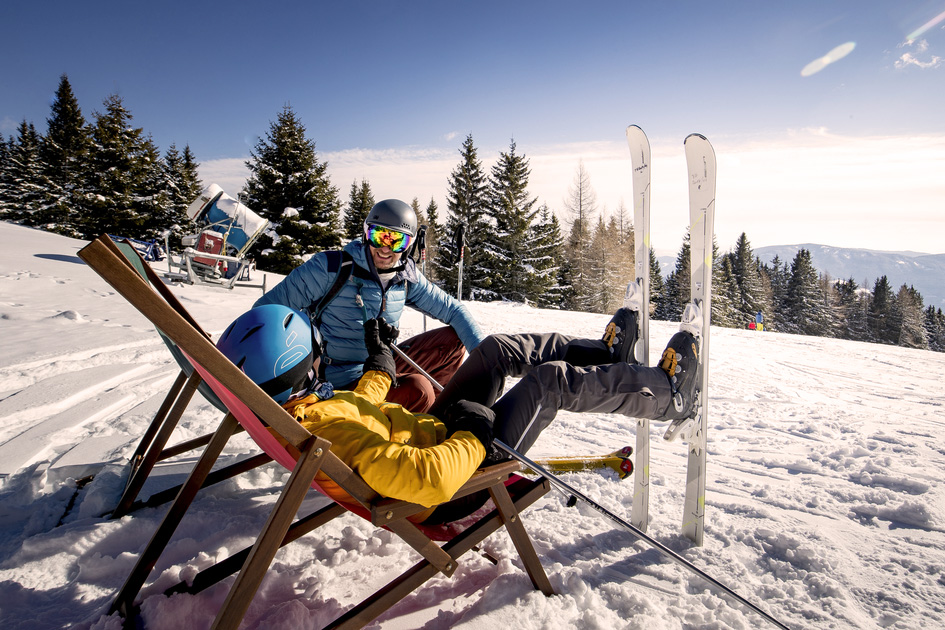 Rast an der Skihuette beim Steiermark Skifahren