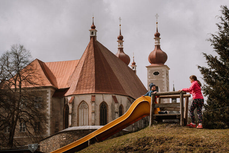 Kinder am Spielplatz beim Urlaub im Auszeit ****Hotel